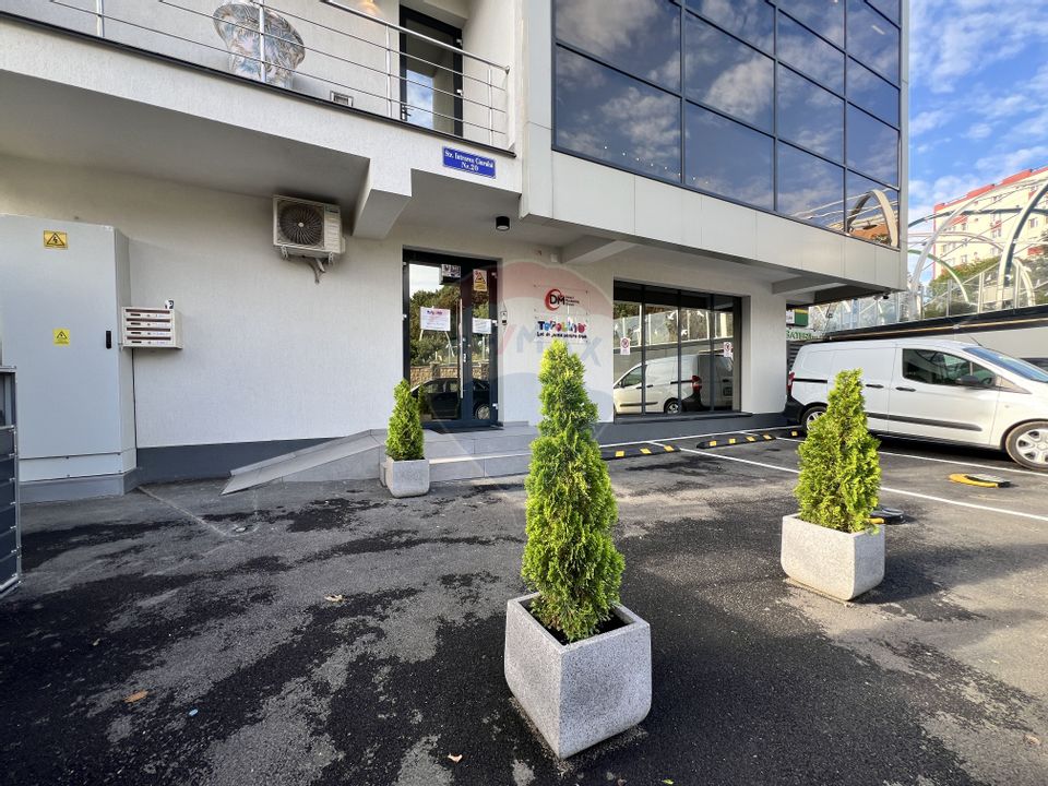 Spațiu comercial modern de închiriat / 2 locuri de parcare
