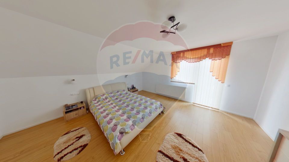 Casă / Vilă cu 5 camere de vânzare