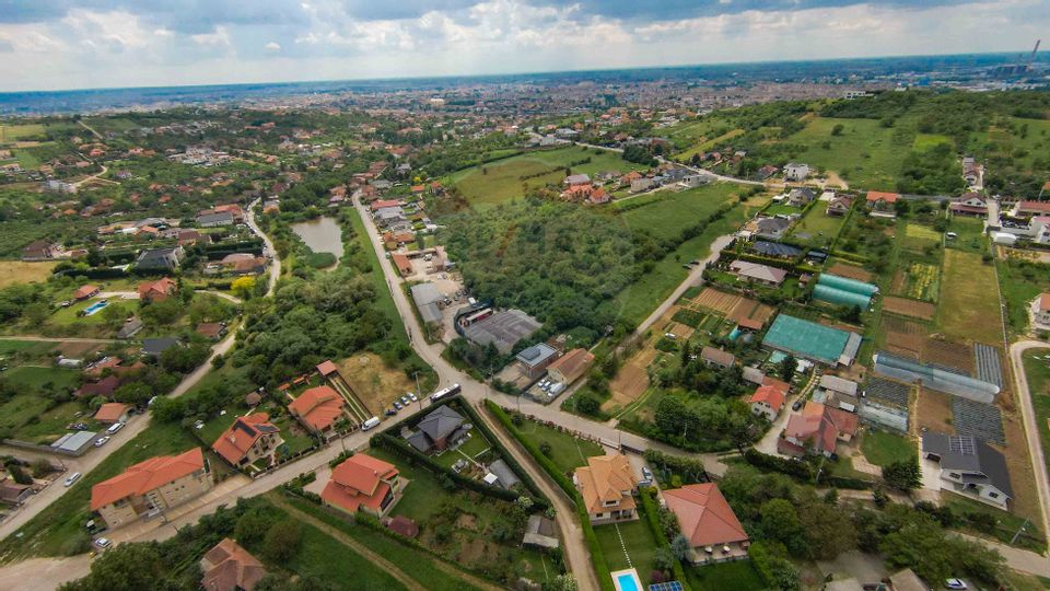 De Vânzare Teren Intravilan 1210 mp, dublu front, Strada Izvorului