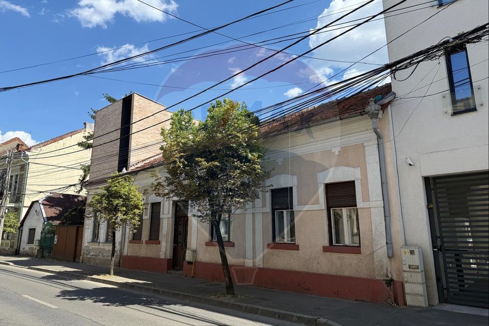 Apartament la casa / garaj / Semicentral