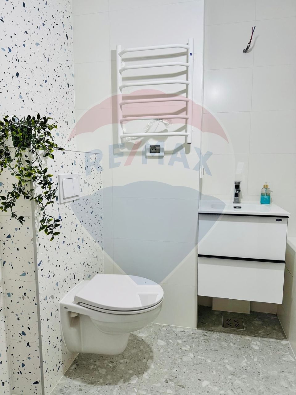 Apartament cu 3 camere de vânzare în zona Central