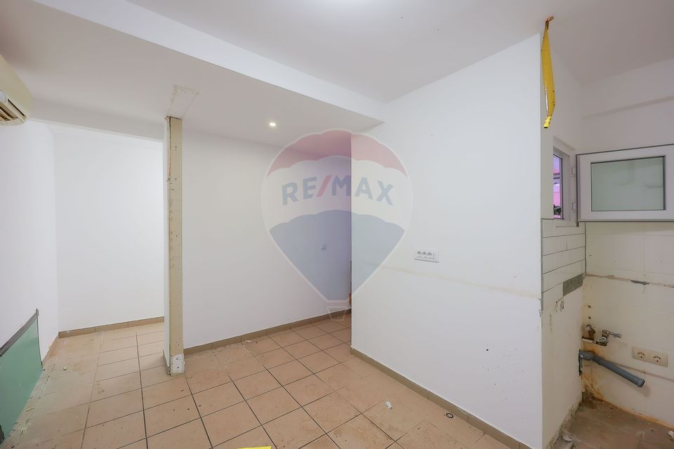 100sq.m Commercial Space for rent, Ultracentral area