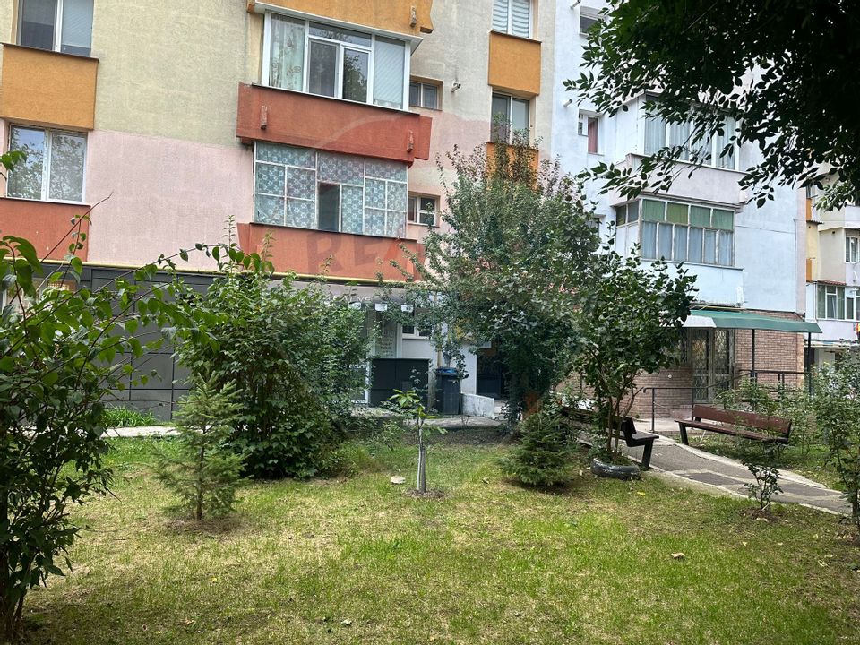 38sq.m Commercial Space for rent, Darmanesti area