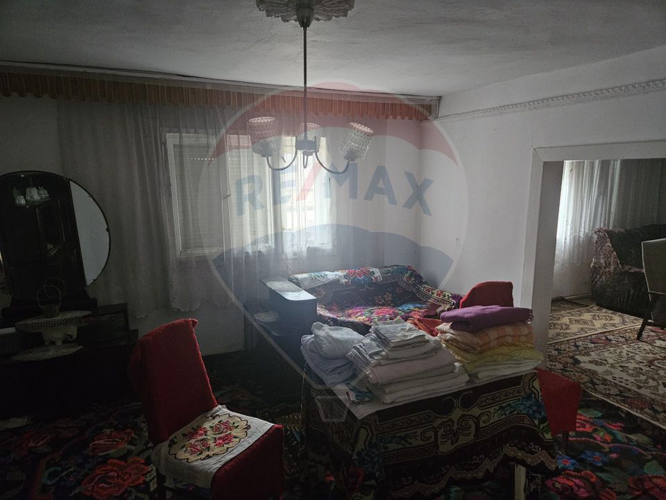 Casă  cu 5 camere de vânzare, Vișeu de Sus