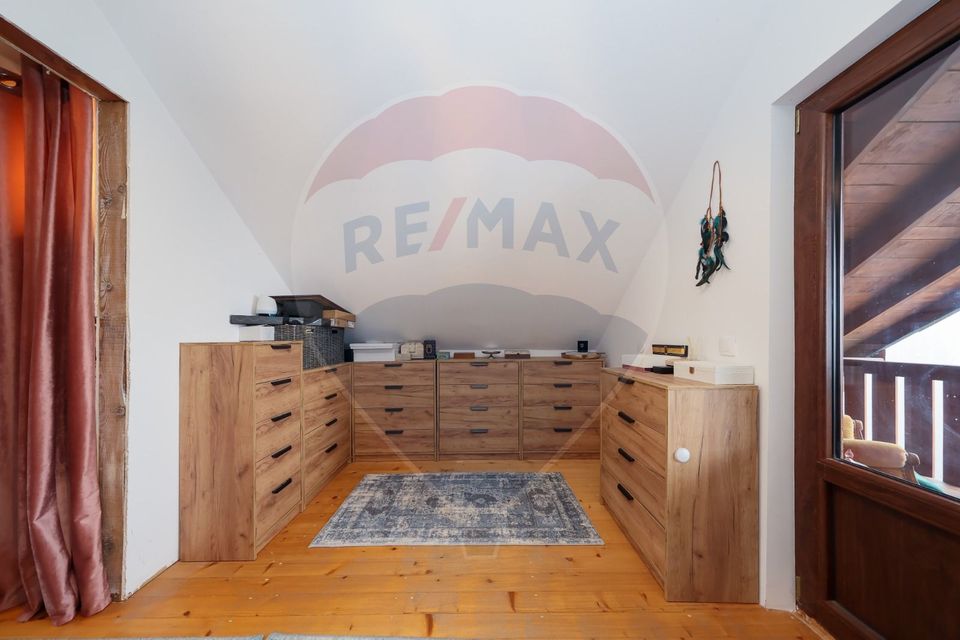 Ansamblu rezidențial cu casă principală și anexe, teren 1.487 mp