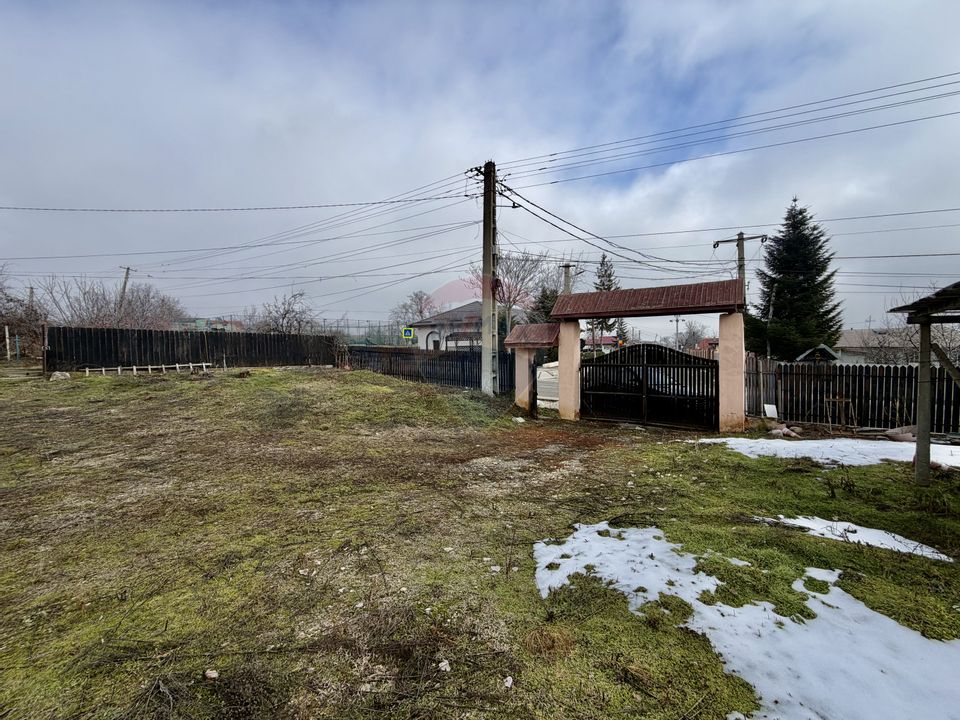 Casă cu 4 camere si teren 7727 mp Blidari