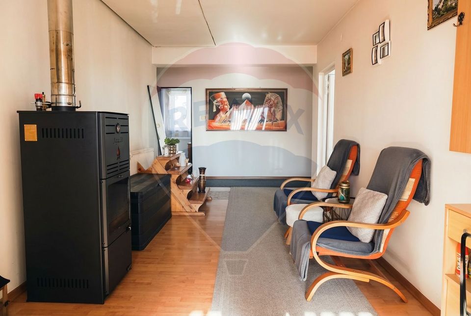 8 room House / Villa for sale, Sud-Est area