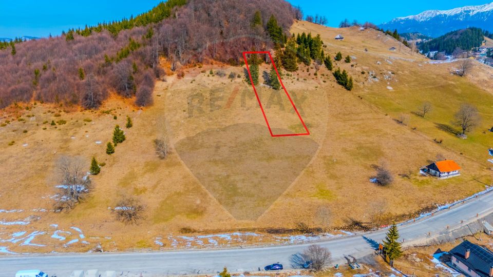 Land 2,028sqm Fundata / DN DN73