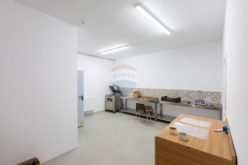 Hală 1.000 mp + curte 3.200 mp + CASĂ 160 mp BONUS | Acces TIR | Bacău