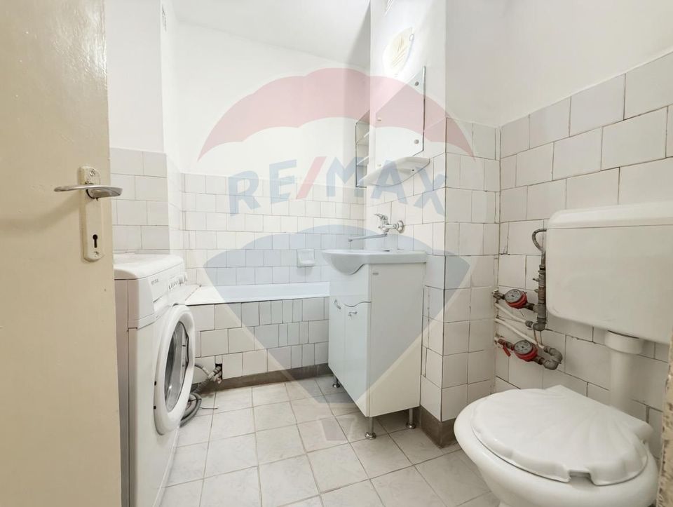 Apartament 4 camere, etaj 1, decomandat, zona centrală