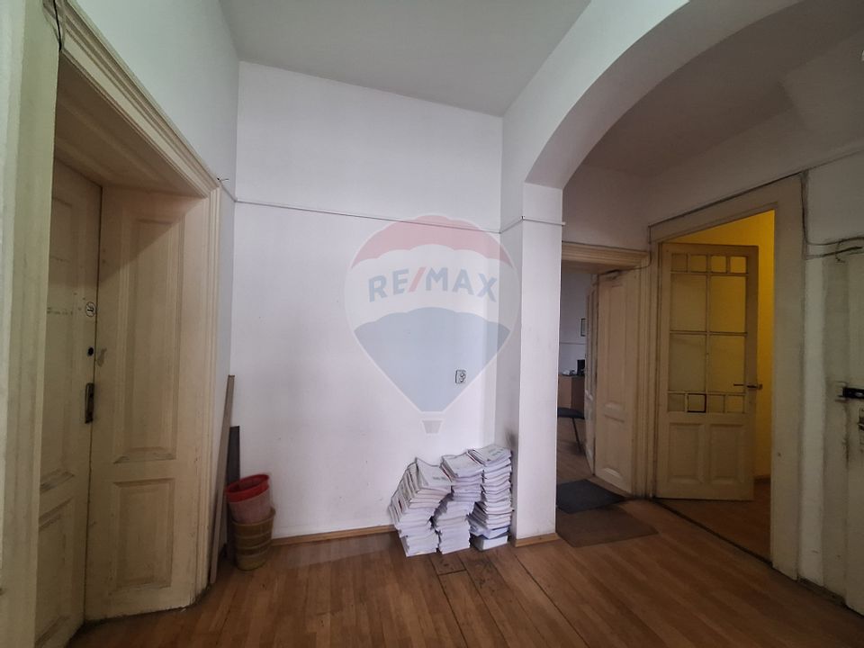 175sq.m Commercial Space for rent, Central area