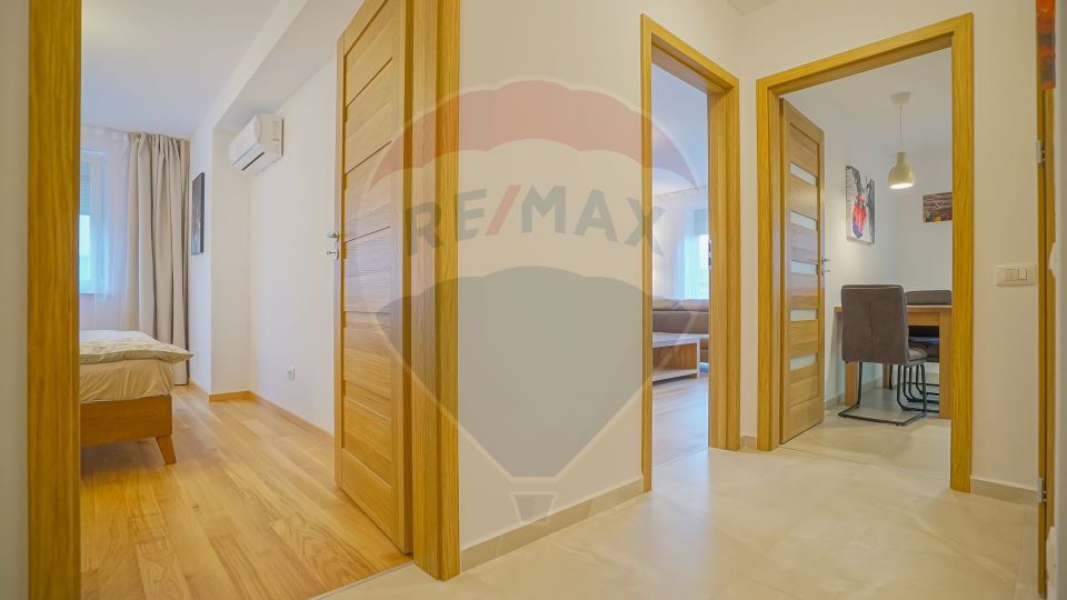 Apartament cu 2 camere de închiriat în zona Tractorul