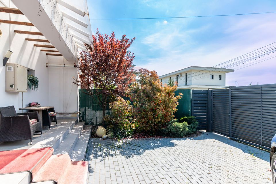 House / Villa with 5 rooms for sale, Laguna Albastra, str. Farms