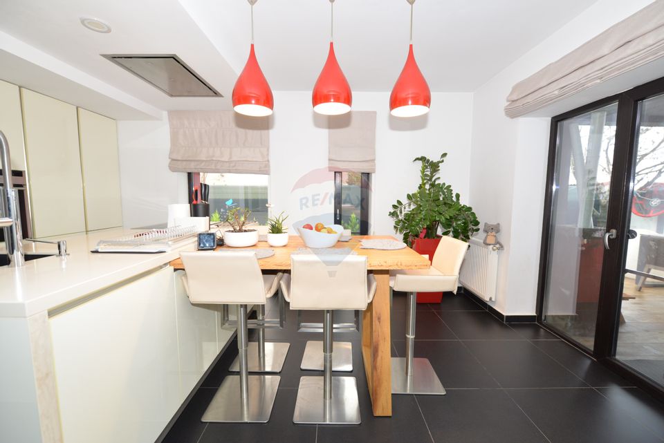 Casa Vila cu 4 camere de vanzare in  Cernica langa padure