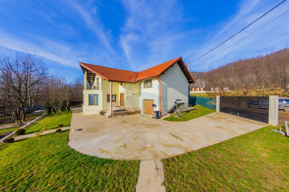 VILA CU TEREN GENEROS DE VANZARE/SCHIMB CU CASA