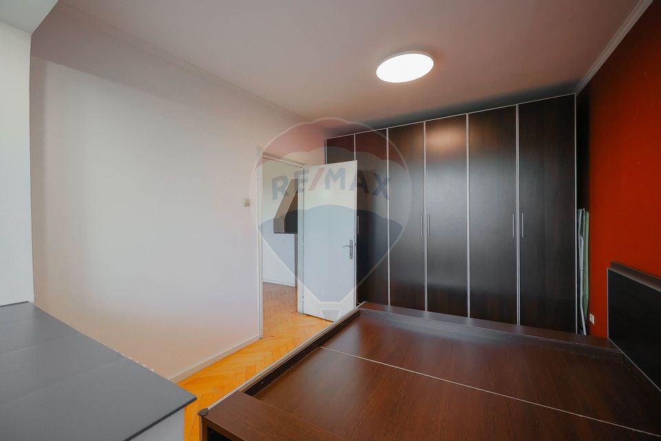 Apartament cu 3 camere de vânzare – ultracentral, vedere panoramică