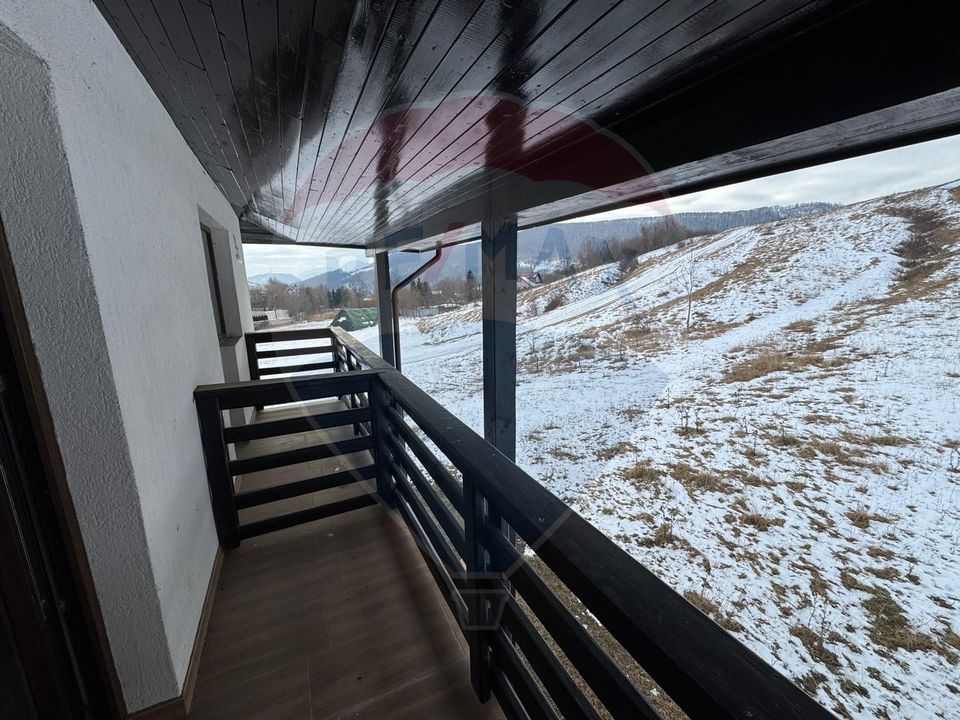 8 room House / Villa for sale, Darmanesti area