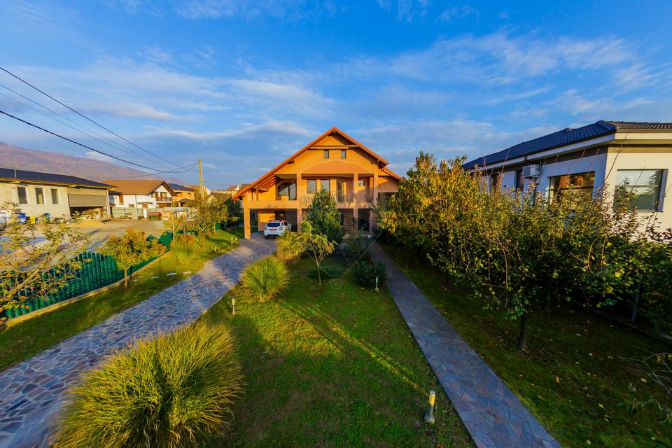 5 room House / Villa for sale, Vest area