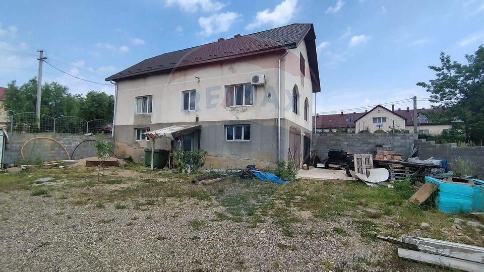 De Vânzare – Imobil Multifuncțional în  Șinteu, Bihor