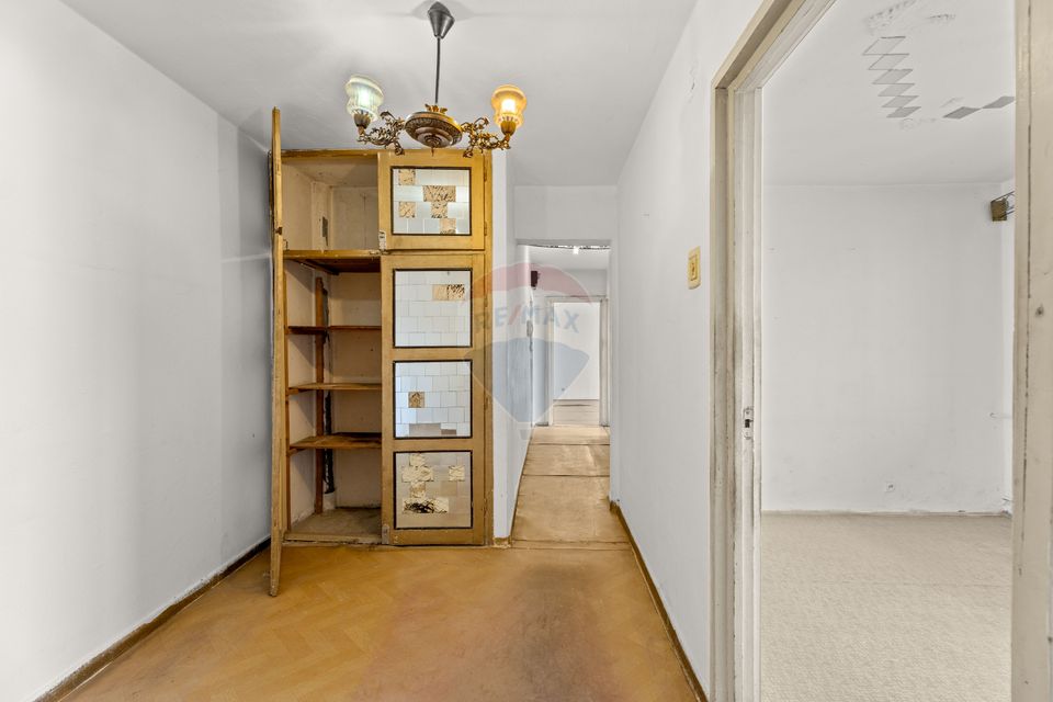 Apartament cu 3 camere de vânzare în zona Aurel Vlaicu