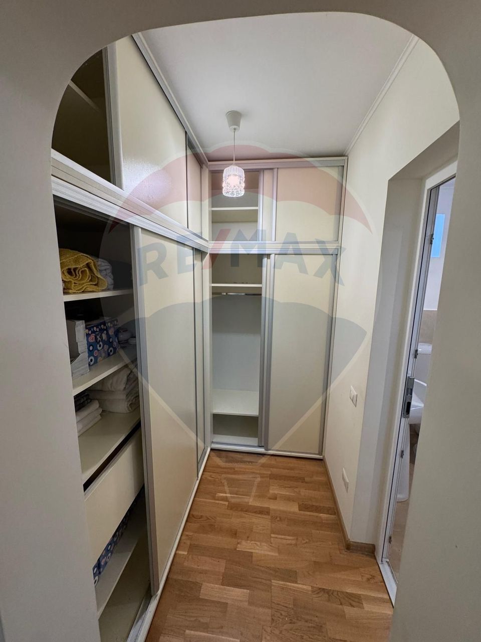 6 room House / Villa for sale, Darmanesti area