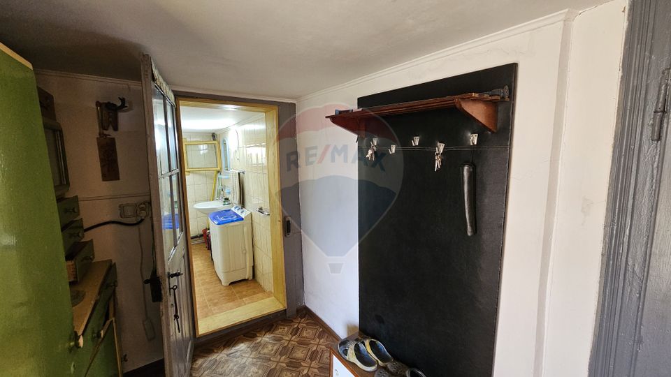 Casă / Vilă cu 3 camere de vânzare-Cacica-Suceava