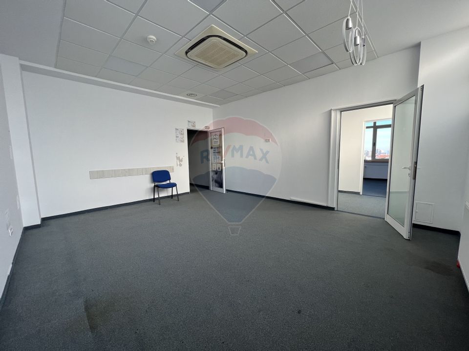 66sq.m Office Space for rent, Ultracentral area