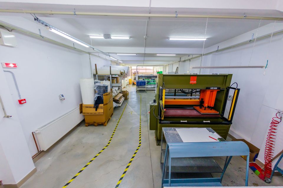 HALA  VANZARE de 1,100mp in Baia Mare- LOCATIE RENOVATǍ