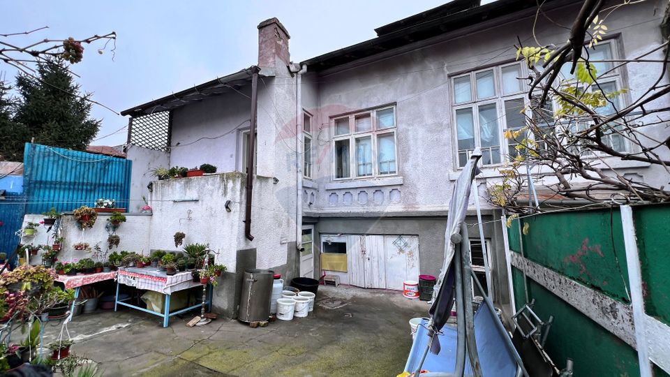 Casă / Vilă cu 3 camere de vânzare pe strada Domnească, Galați