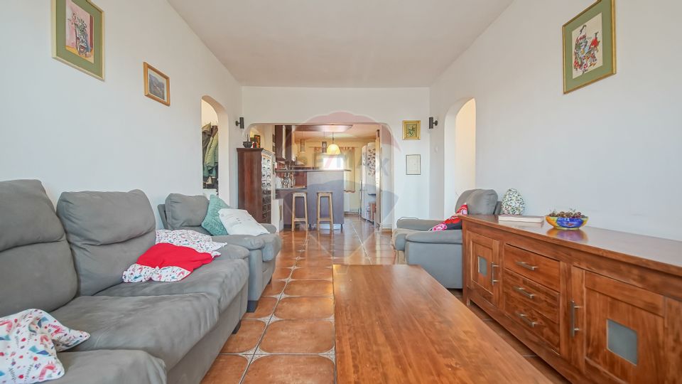 De vanzare 4 camere Racadau-zona Parcul Trandafirilor