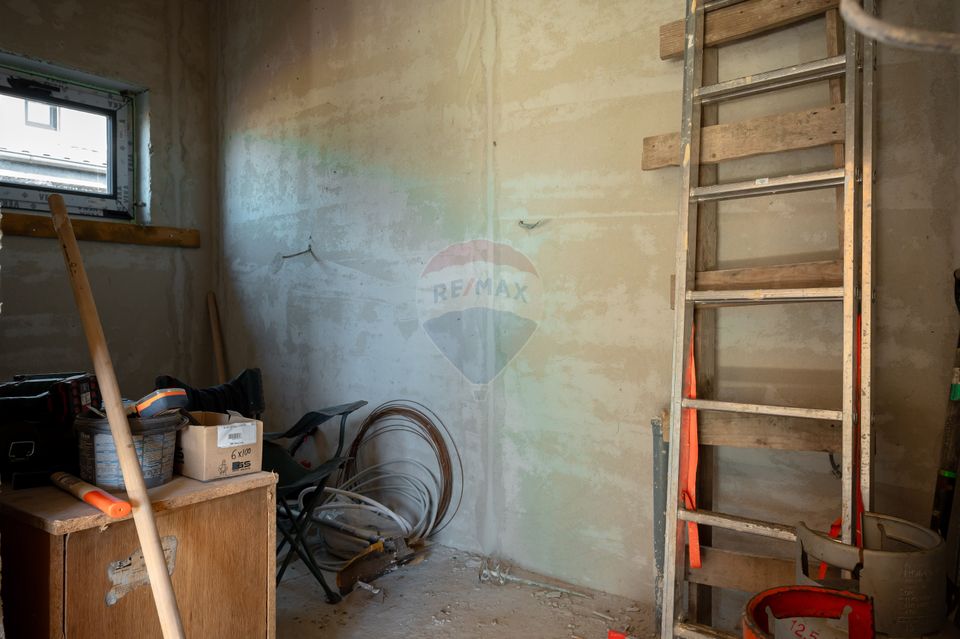 Casă cu 4 camere de vânzare, 130mp utili, teren 600mp in Harman