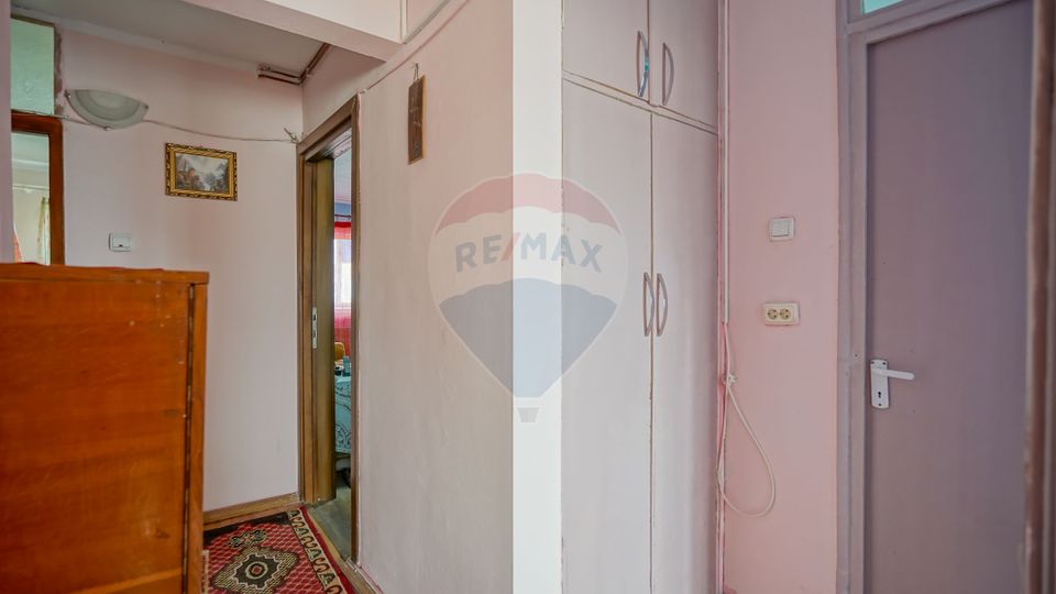 Apartament cu 3 camere de vânzare în zona Bartolomeu