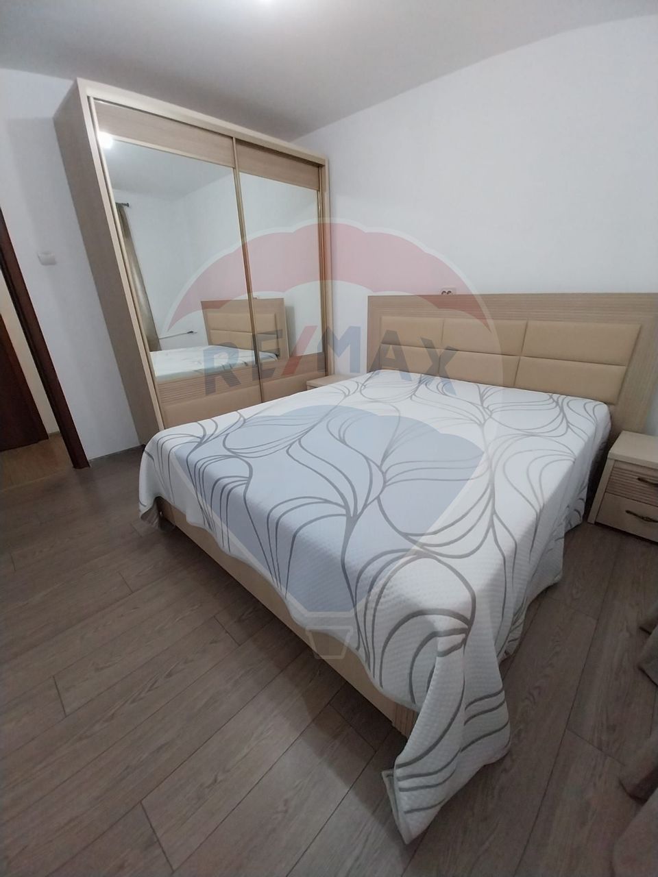 Inchiriere apartament 3 camere, decomandat, utilat si mobilat, Obor