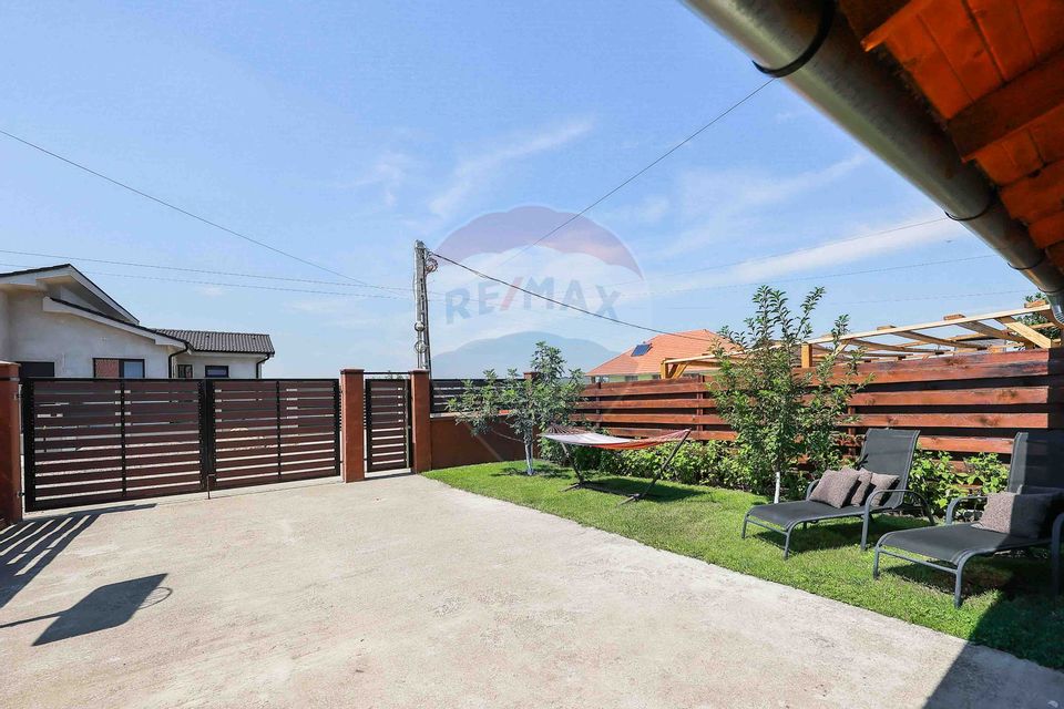 Modern House with 5 Rooms and Elegant Design in Nojorid, Near Oradea