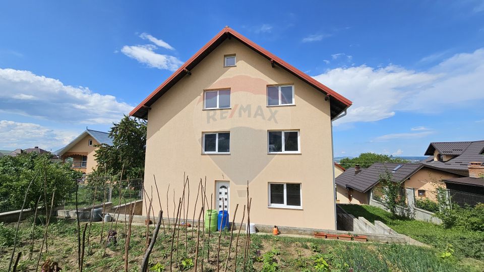 Casă / Vilă cu 12 camere-Sfântu Ilie Vechi, Suceava