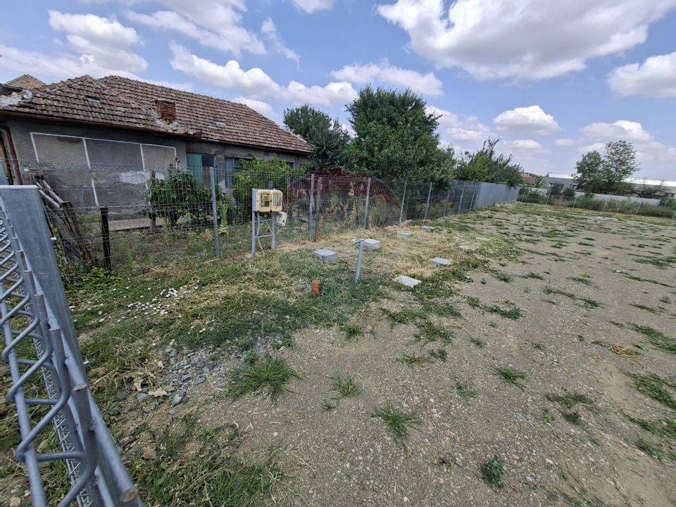 Teren logistic 907 mp de închiriat/ Aurel Vlaicu