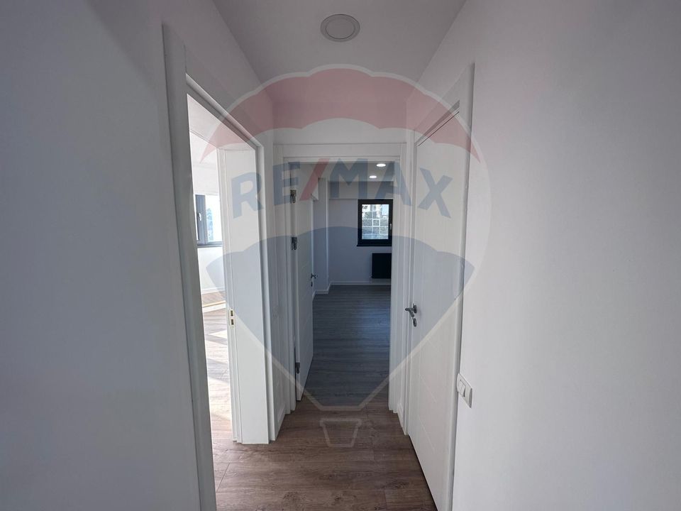 Apartament cu 3 camere de vânzare în zona P-ta Victoriei