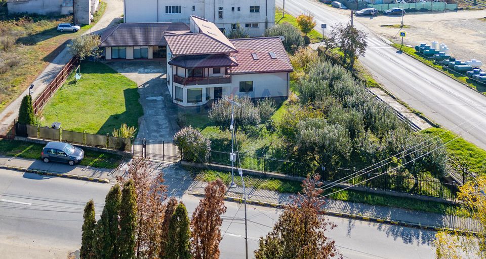 Vilă cu 7 camere de vânzare în zona Centrală Orașul  BUHUȘI