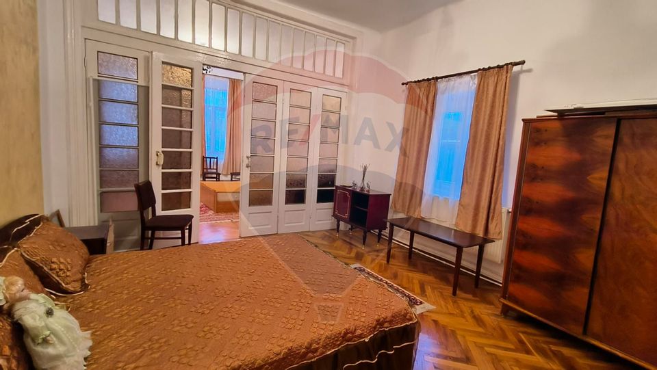 Casă cu 3 camere de vânzare în zona Centrală