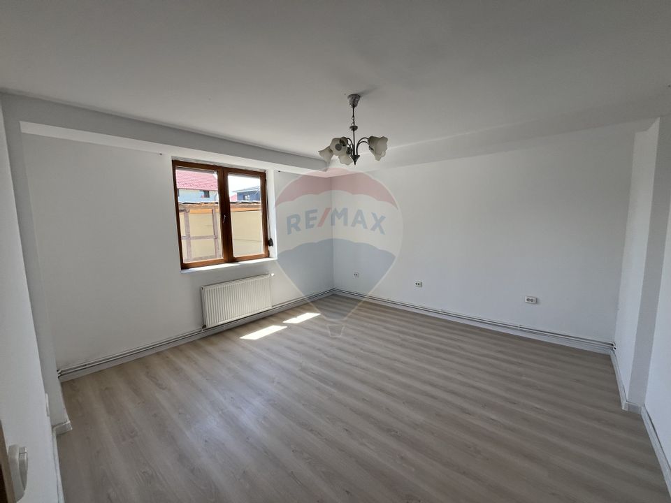 Casă cu 6 camere de vânzare în Pitești