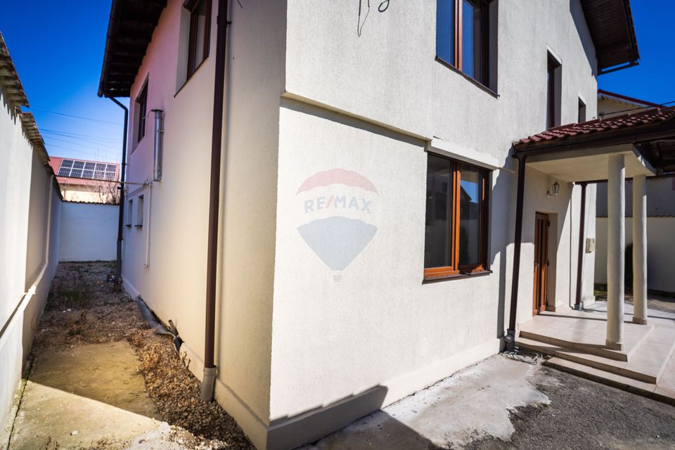 Casă individuală de Vânzare, 242mp utili+ teren de 380mp, în Pitești