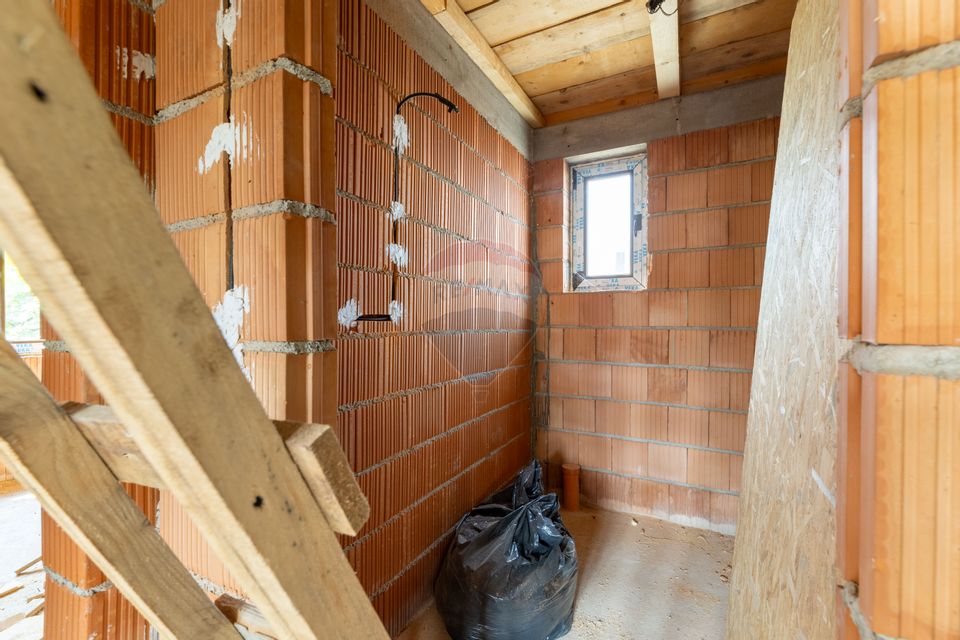 Casă cu 3 camere la rosu, in Vladimirescu  de vanzare