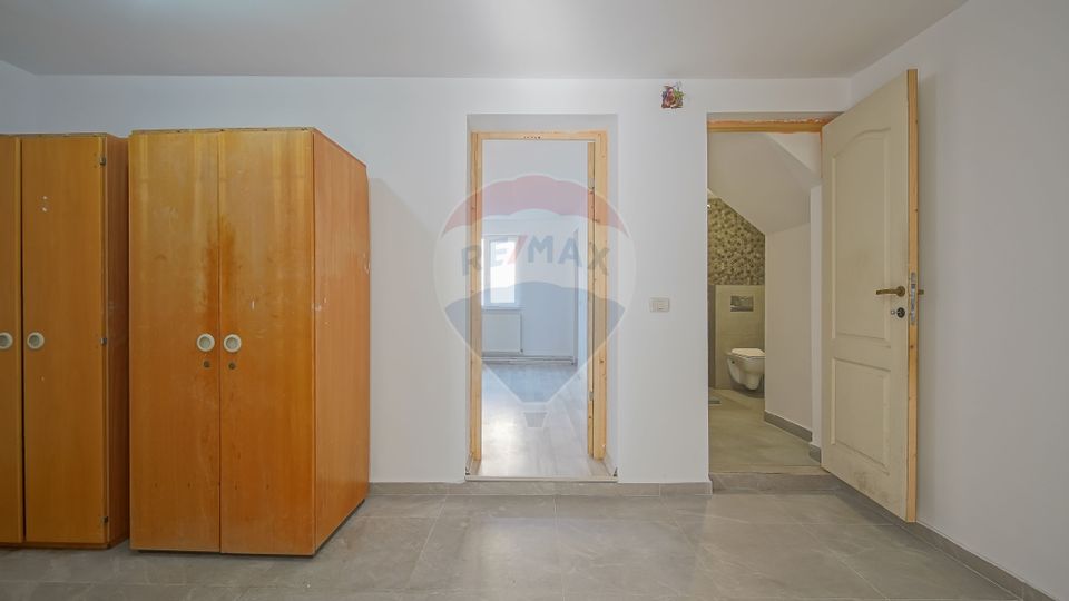 Versatile property in Brasov – Ideal for home or business!