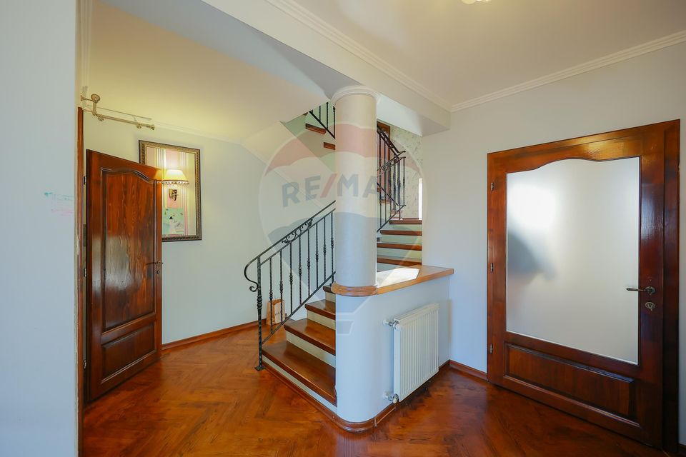 Casă 5 camere cu garaj, 230 mp utili, teren 503 mp, Nufărul, Oradea