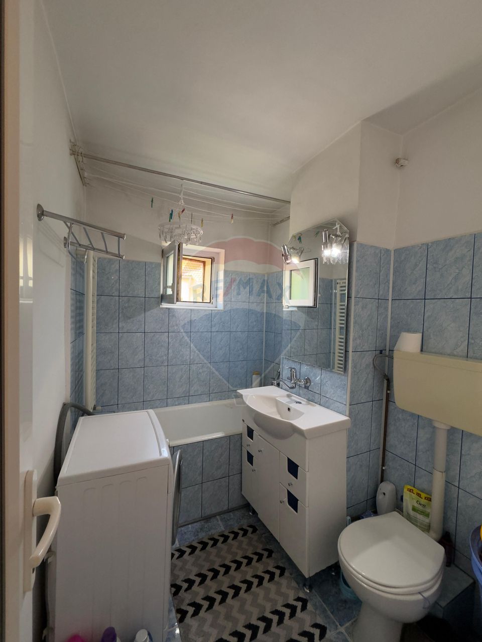 Apartament cu 3 camere de vânzare în zona Aradului