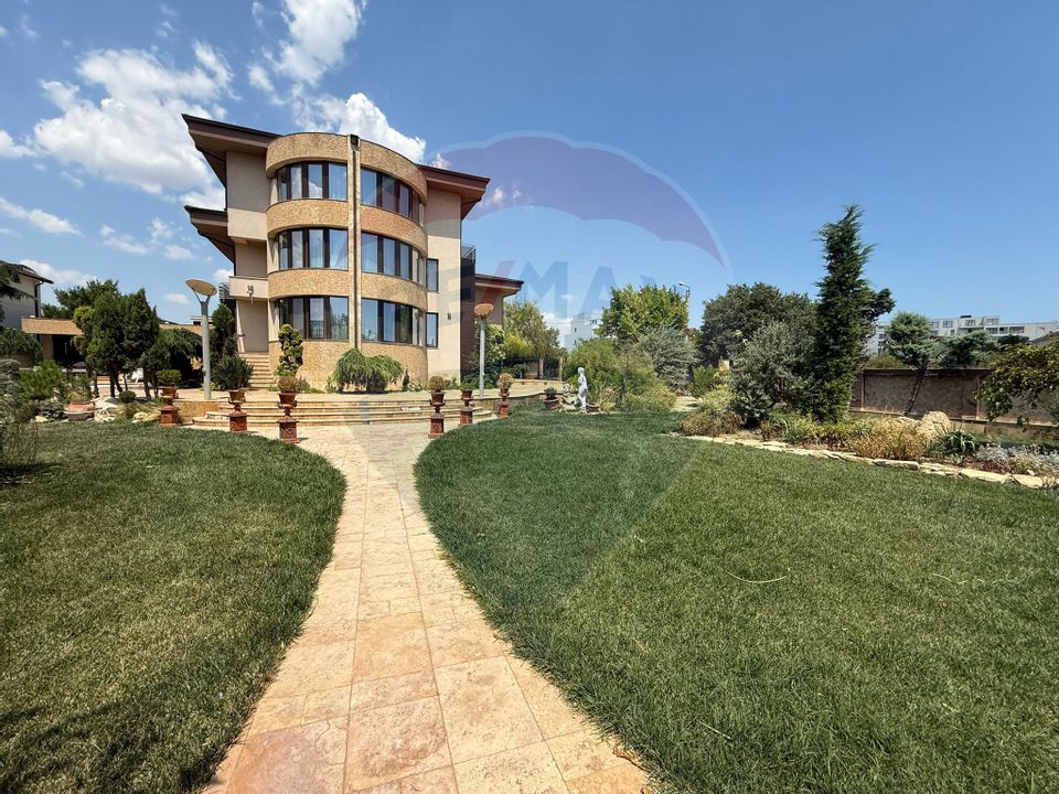 Vila cu piscina si teren 2350mp de vanzare in Mamaia Sat