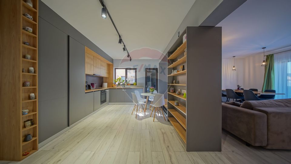 Vilă modernă, cu garaj, panouri și pompă de căldură, Cristian