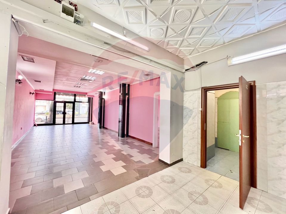 122sq.m Commercial Space for rent, Decebal area