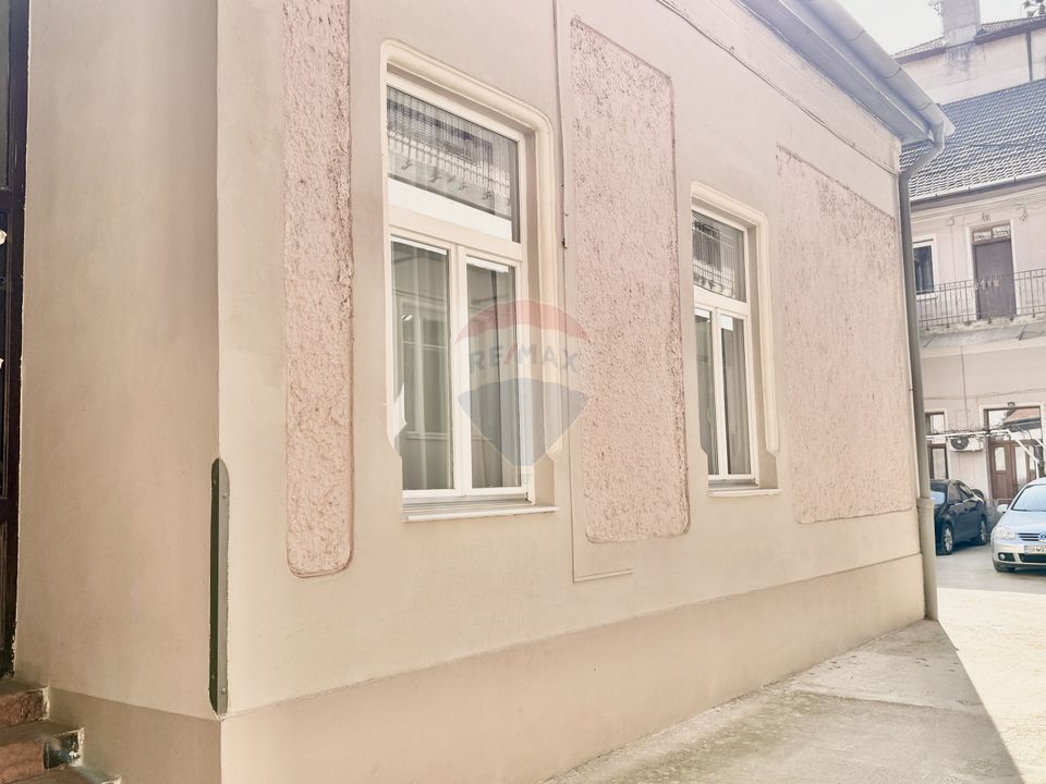 Apartament cu 2 camere de închiriat în zona Ultracentral