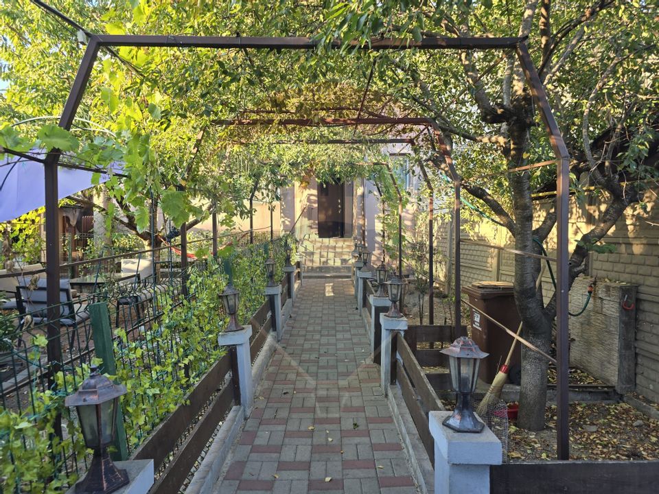 Casă / Vilă cu 5 camere de vânzare în zona George Enescu
